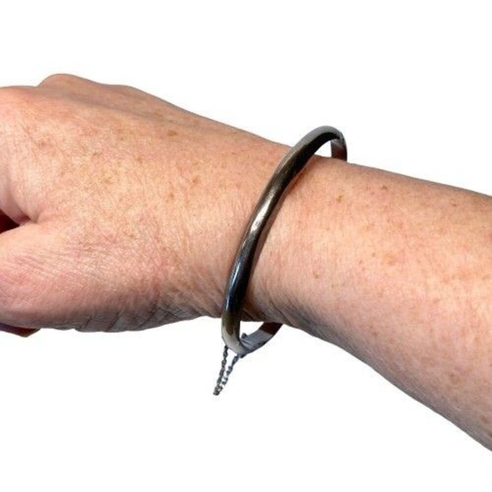 Vintage 925 Sterling Silver Hinged Bangle Bracelet 7 Inch with Safety Chain